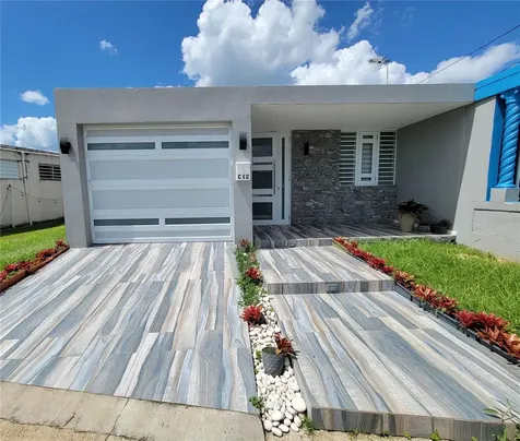 7 Trintarias St., Jardines De Dorado Dev. Dorado PR 00646