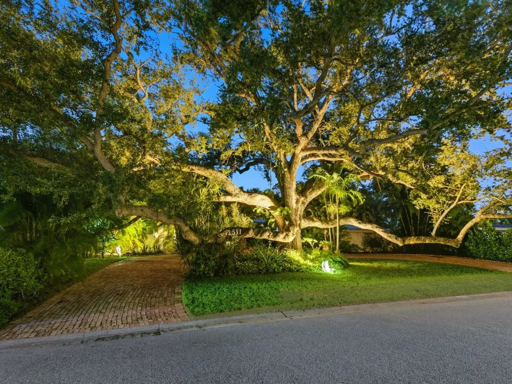 2511 Goldenrod Street Sarasota FL 34239