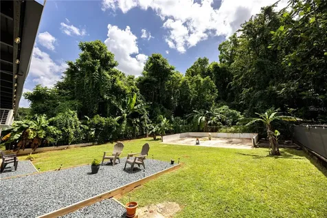 Bo. Tierras Nuevas Colinas Del Norte Manati PR 00674