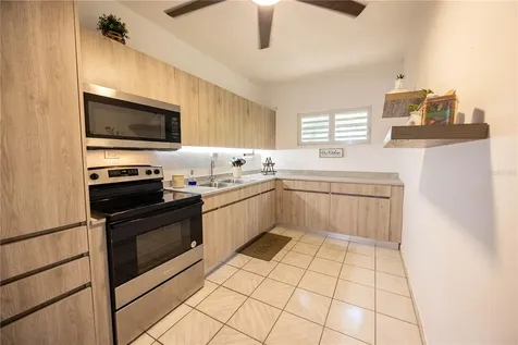 Bo. Tierras Nuevas Colinas Del Norte Manati PR 00674
