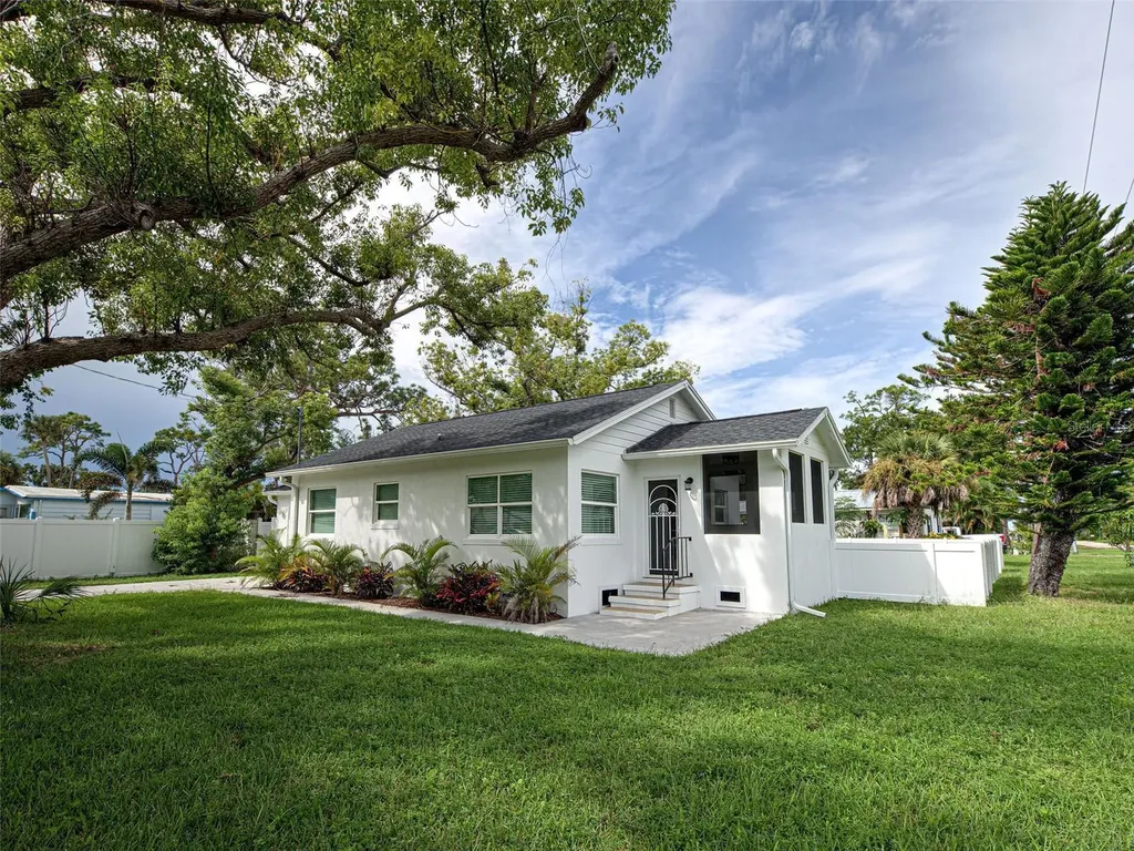 611 W Wentworth Street Englewood FL 34223