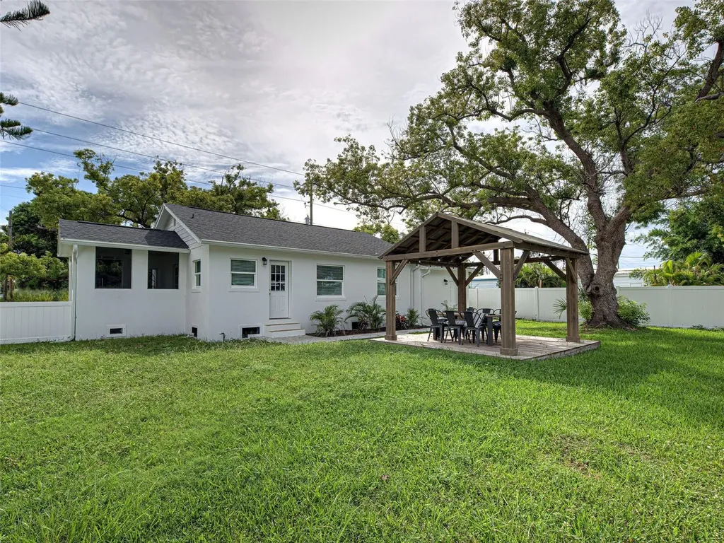 611 W Wentworth Street Englewood FL 34223