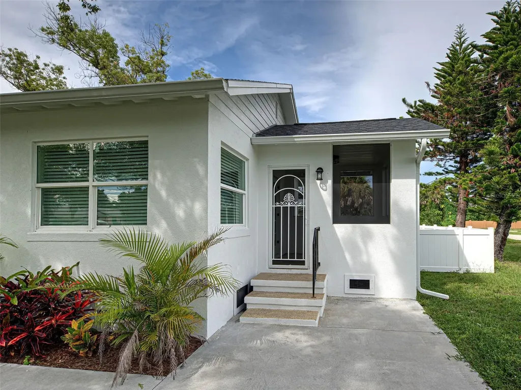 611 W Wentworth Street Englewood FL 34223
