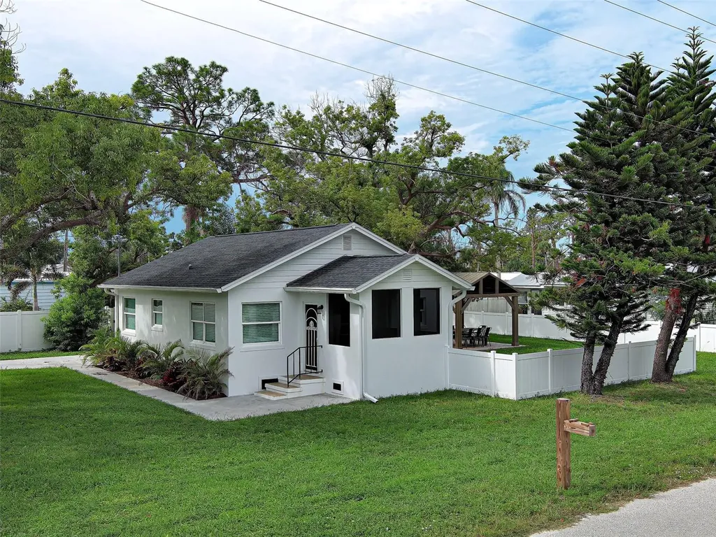 611 W Wentworth Street Englewood FL 34223