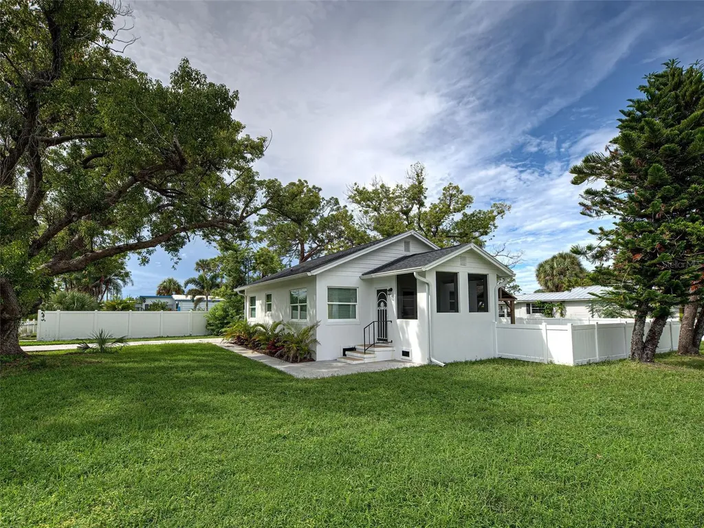 611 W Wentworth Street Englewood FL 34223
