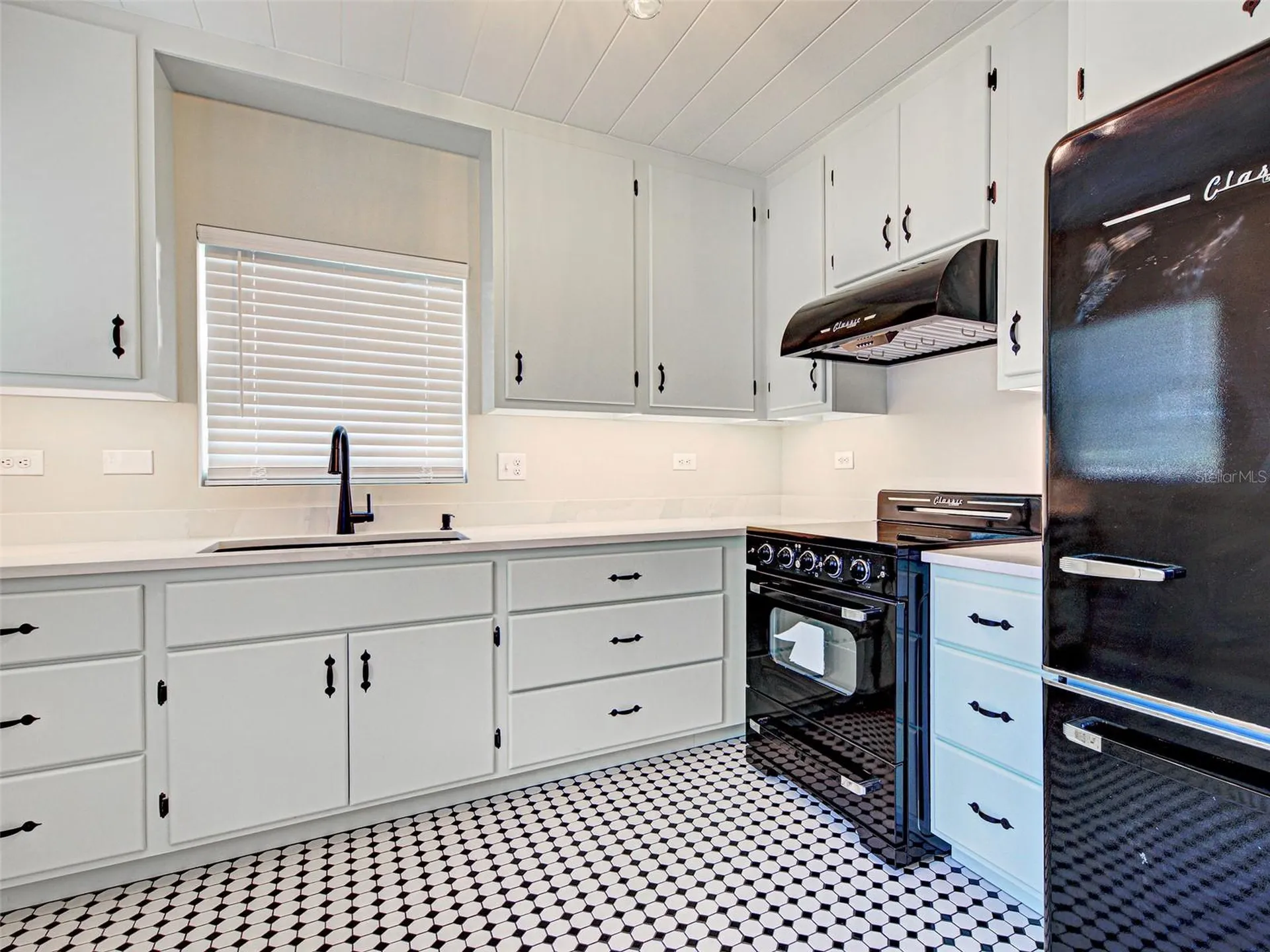 611 W Wentworth Street Englewood FL 34223