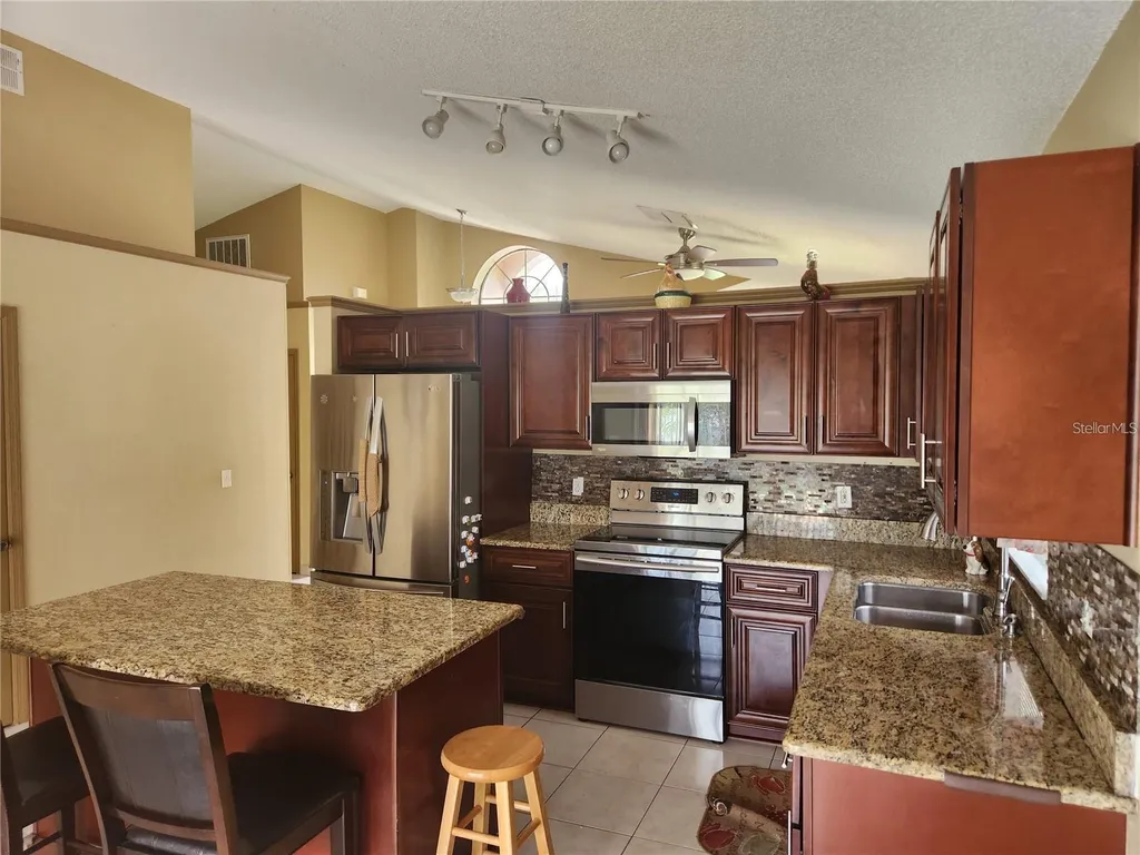 2483 Shelby Circle Kissimmee FL 34743