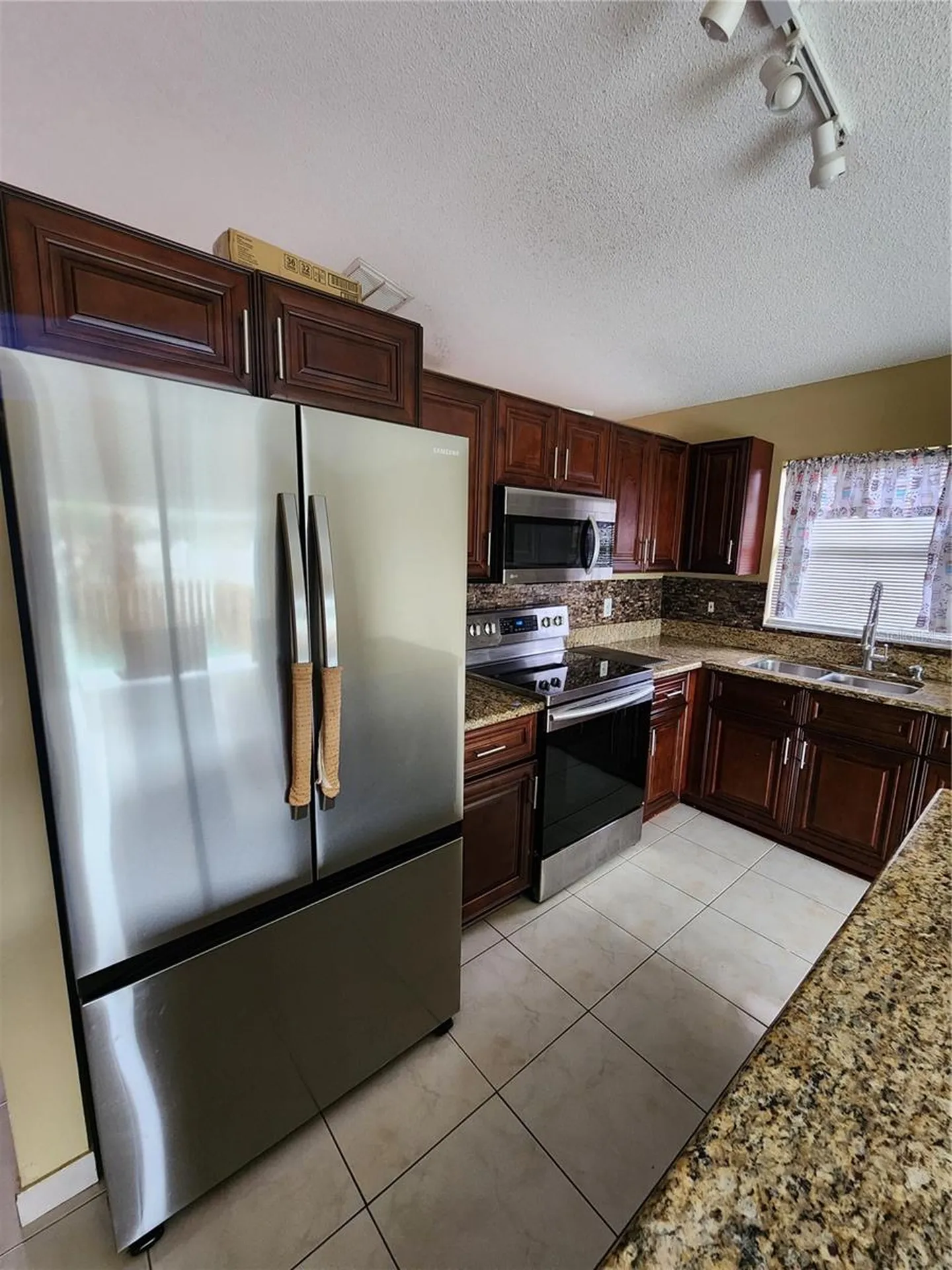 2483 Shelby Circle Kissimmee FL 34743