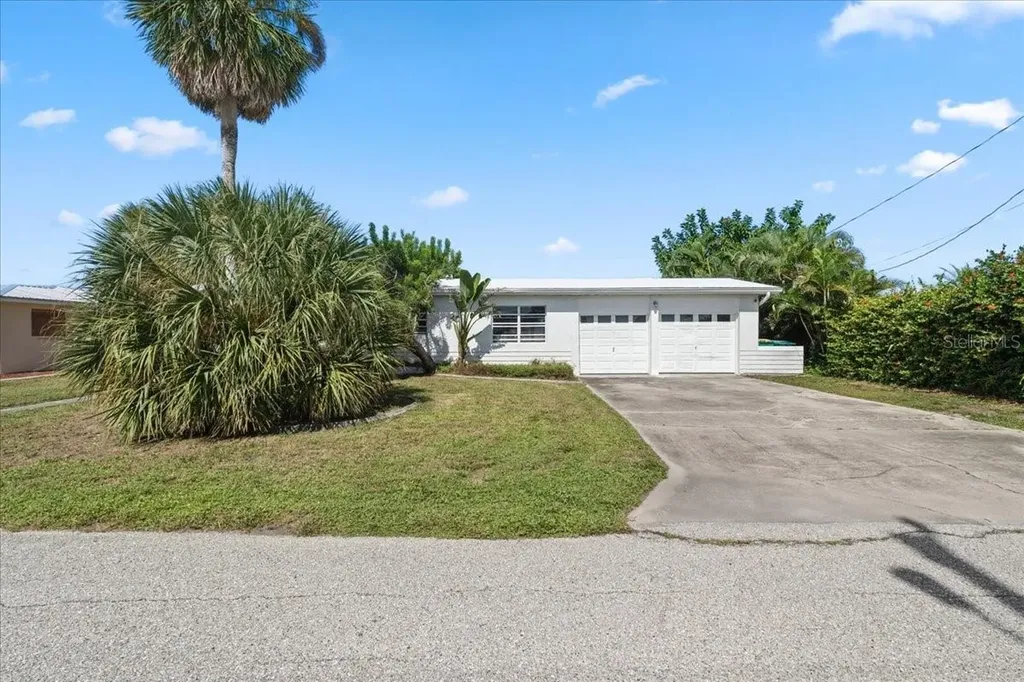 124 Leland SE Port Charlotte FL 33952