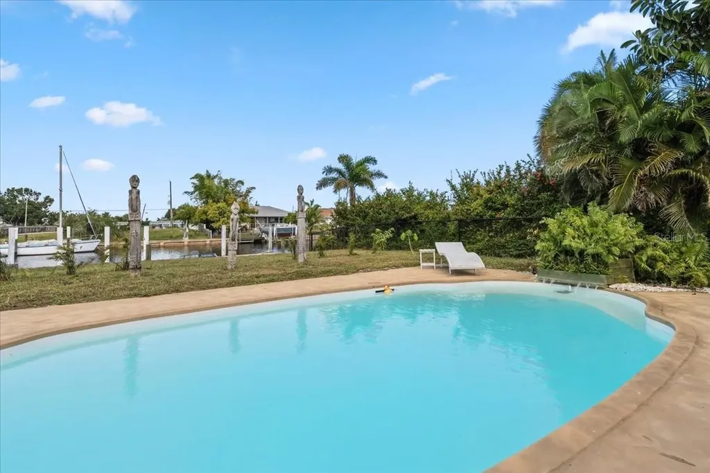 124 Leland SE Port Charlotte FL 33952