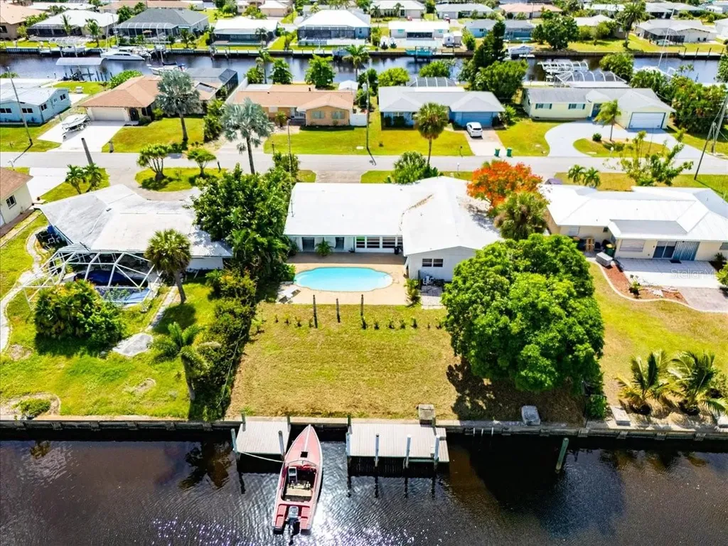 124 Leland SE Port Charlotte FL 33952