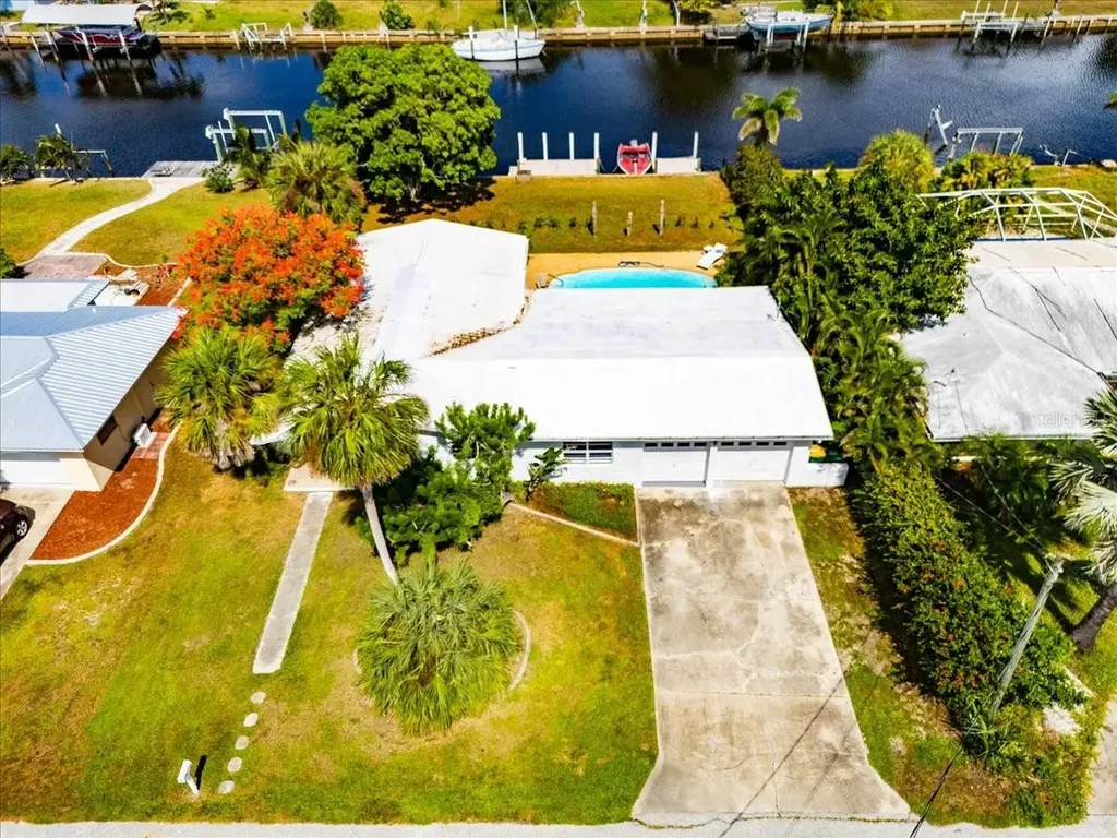 124 Leland SE Port Charlotte FL 33952