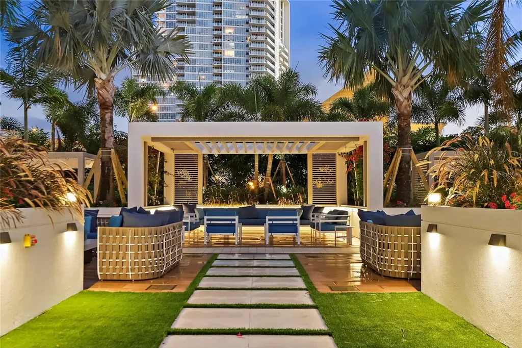 100 1st Avenue N St Petersburg FL 33701