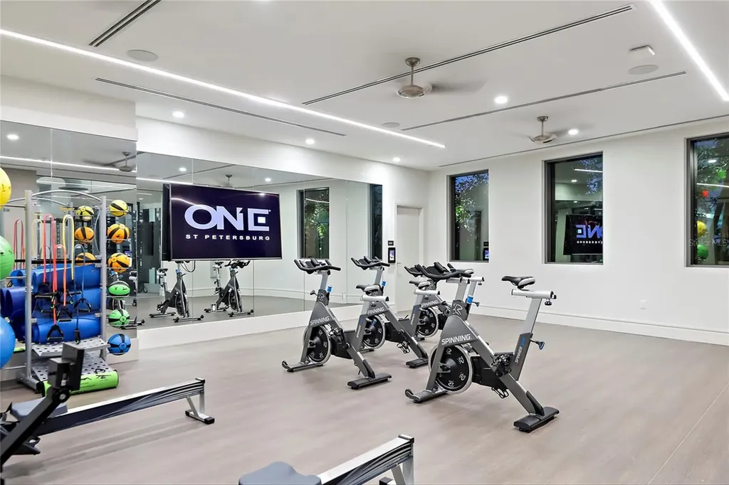 100 1st Avenue N St Petersburg FL 33701