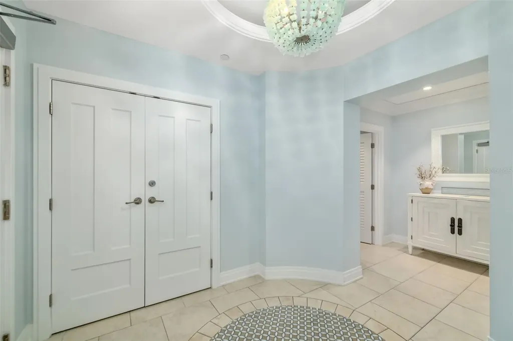 915 Seaside Drive Sarasota FL 34242