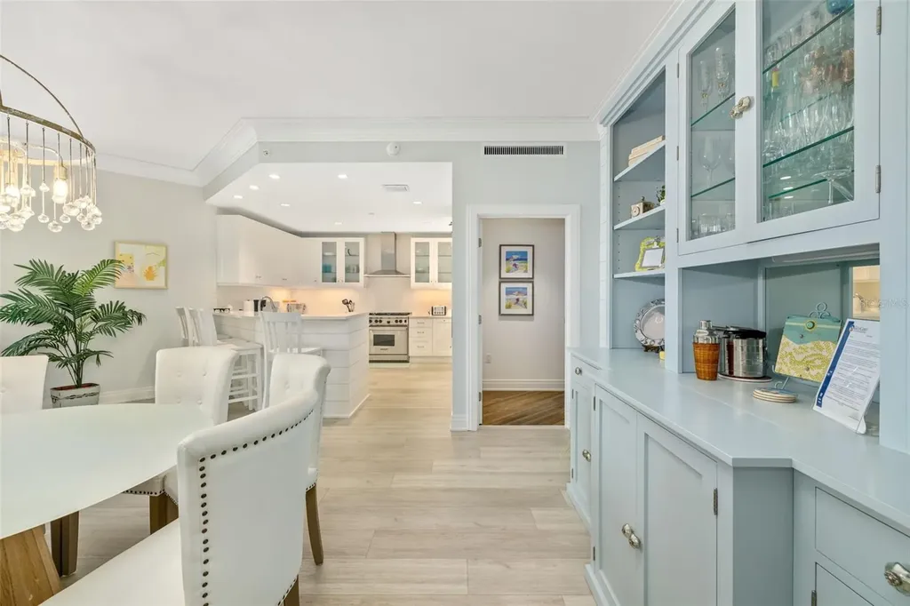 915 Seaside Drive Sarasota FL 34242