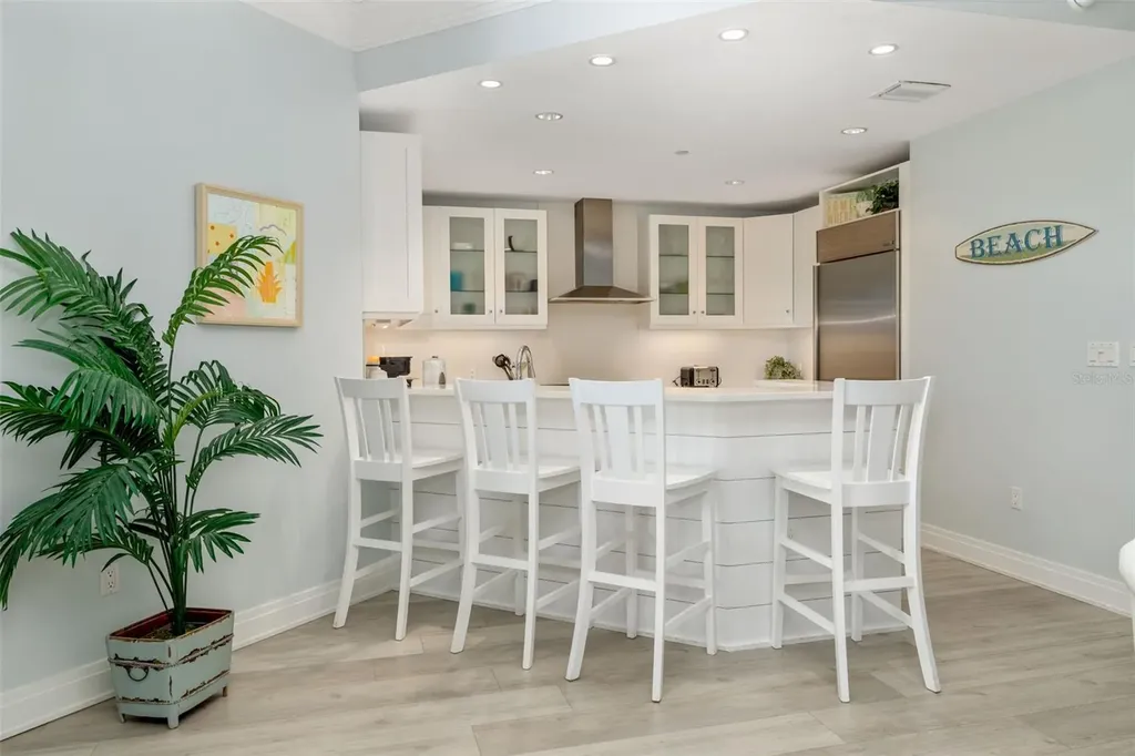 915 Seaside Drive Sarasota FL 34242