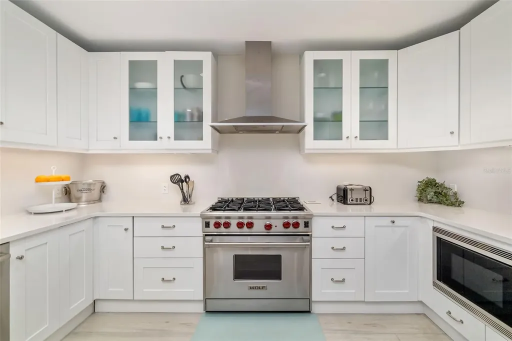 915 Seaside Drive Sarasota FL 34242