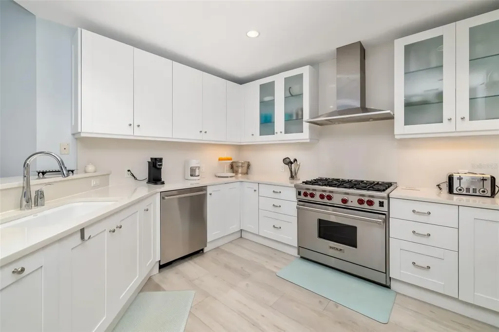 915 Seaside Drive Sarasota FL 34242