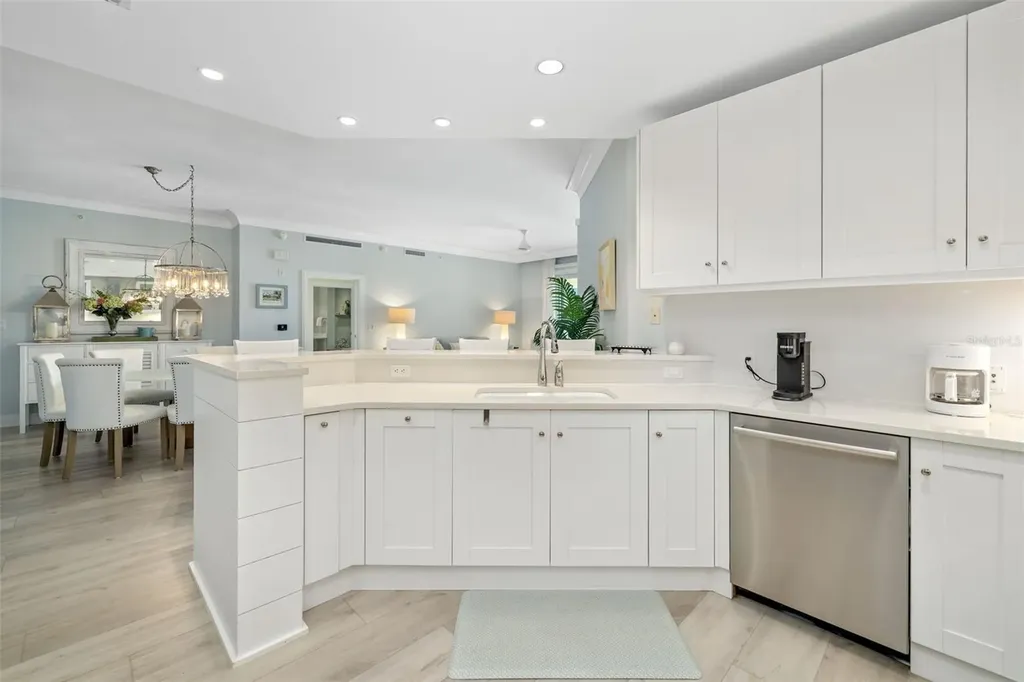 915 Seaside Drive Sarasota FL 34242