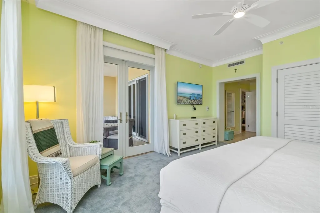 915 Seaside Drive Sarasota FL 34242