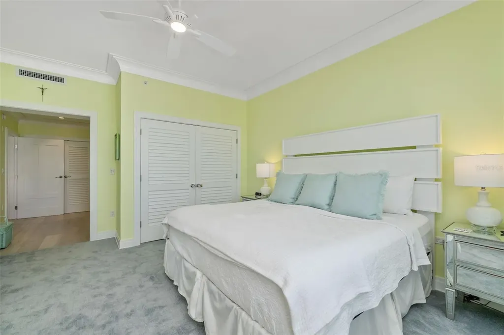 915 Seaside Drive Sarasota FL 34242