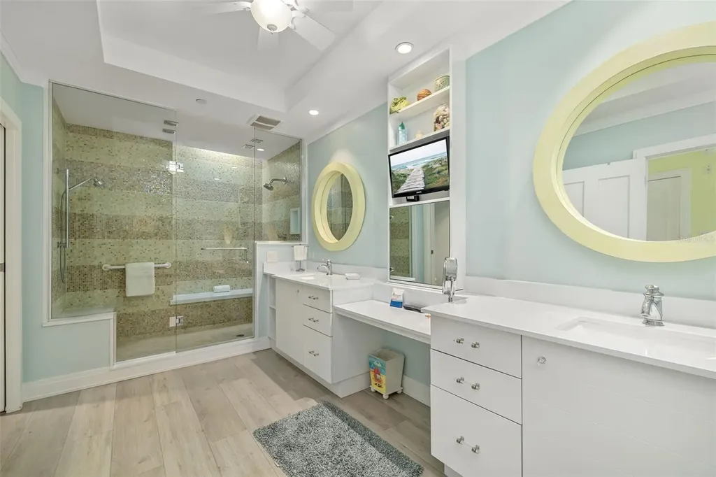 915 Seaside Drive Sarasota FL 34242