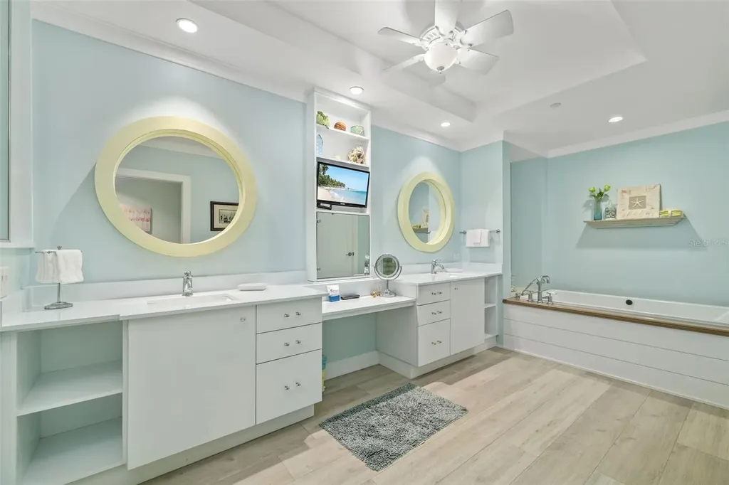 915 Seaside Drive Sarasota FL 34242