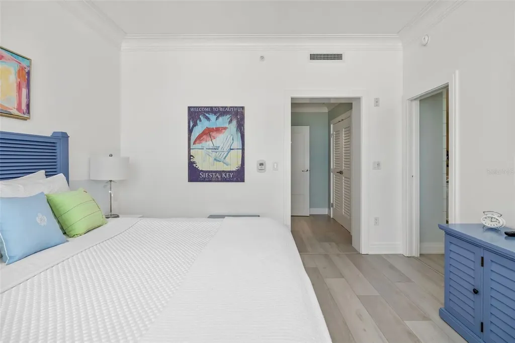 915 Seaside Drive Sarasota FL 34242