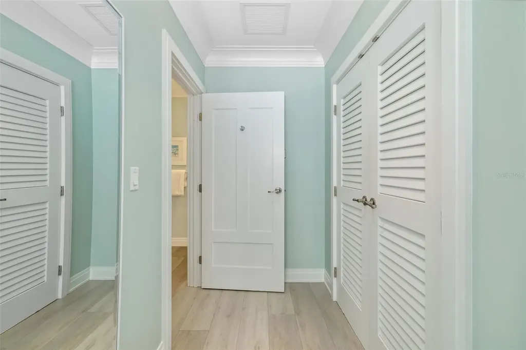 915 Seaside Drive Sarasota FL 34242