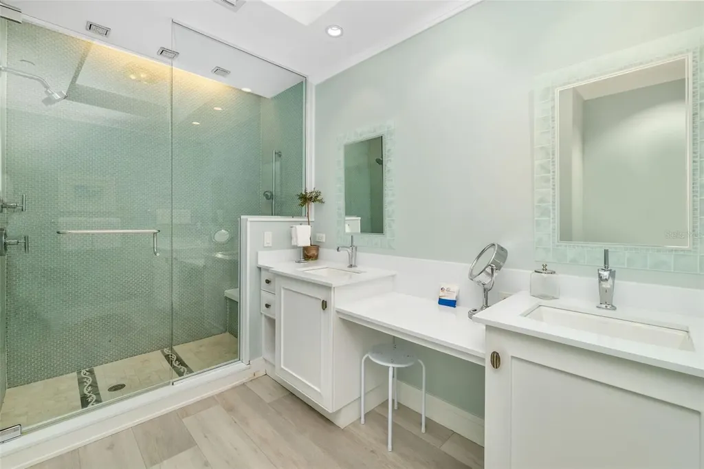 915 Seaside Drive Sarasota FL 34242