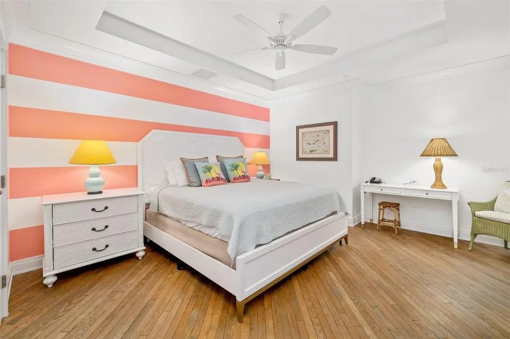 915 Seaside Drive Sarasota FL 34242