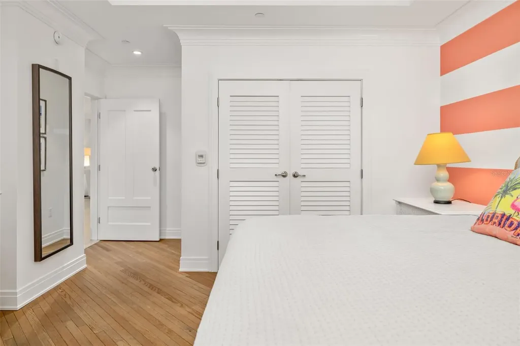 915 Seaside Drive Sarasota FL 34242