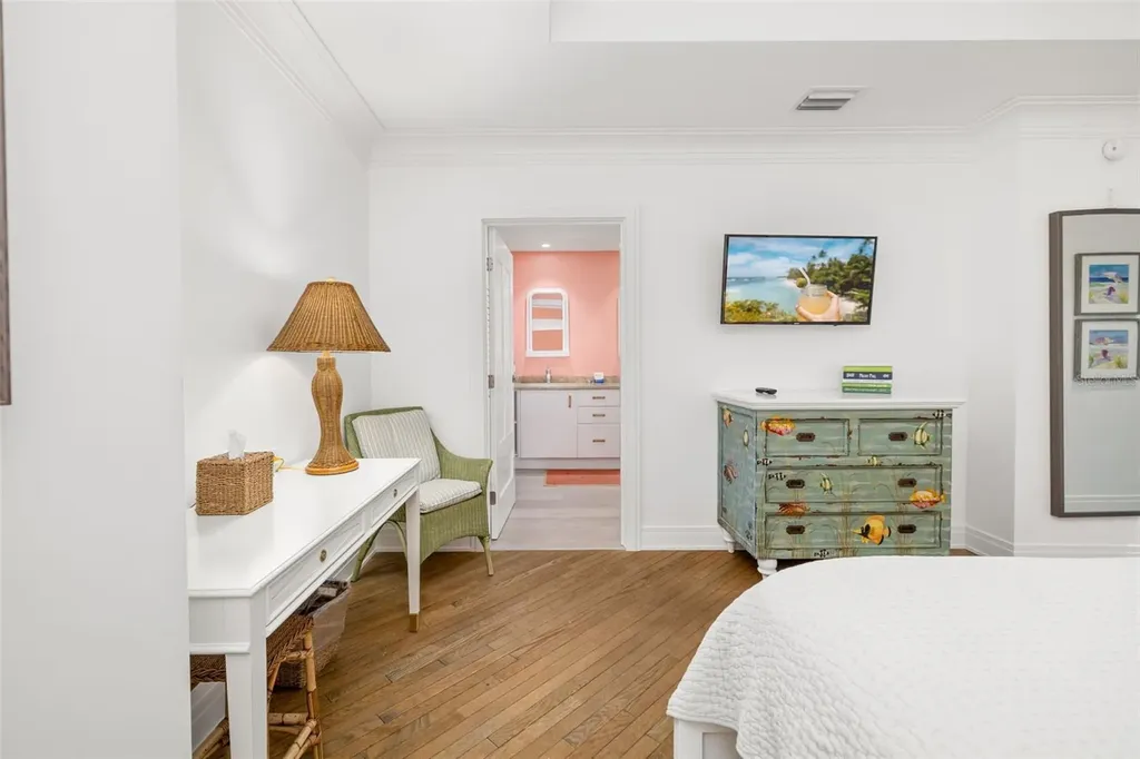 915 Seaside Drive Sarasota FL 34242