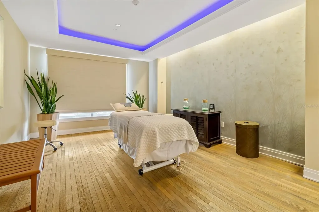 915 Seaside Drive Sarasota FL 34242