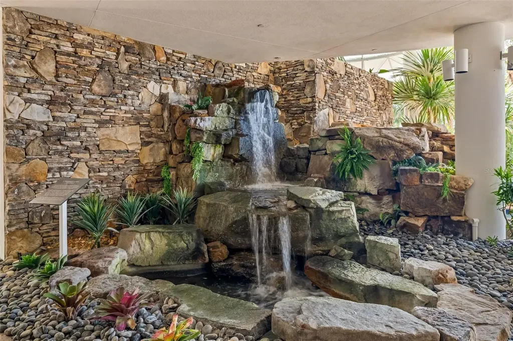 915 Seaside Drive Sarasota FL 34242