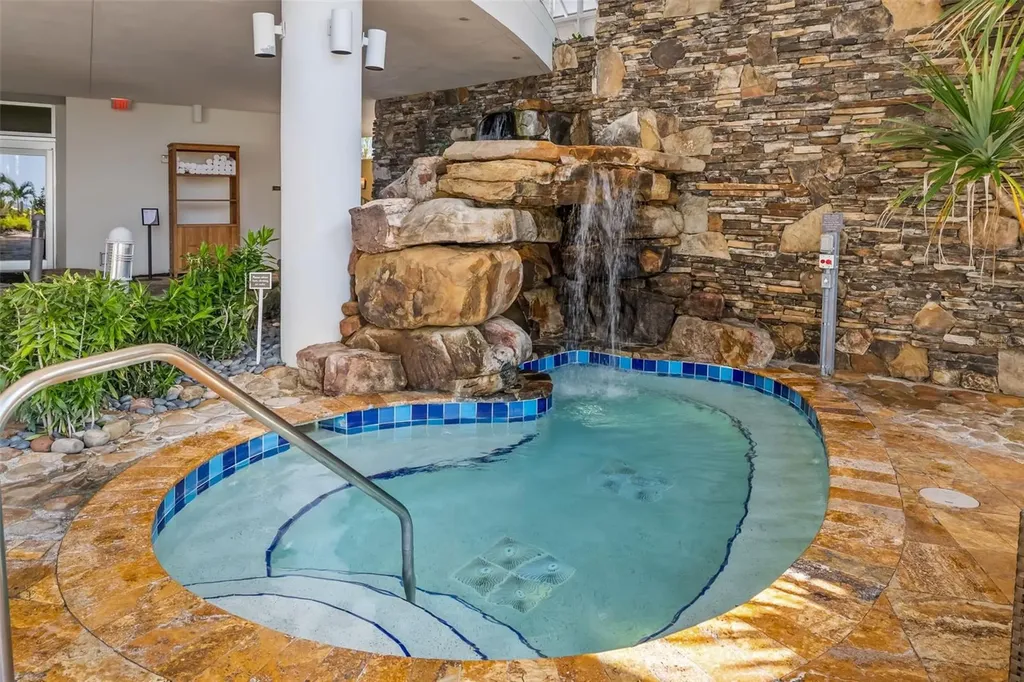 915 Seaside Drive Sarasota FL 34242