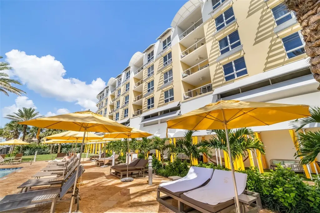 915 Seaside Drive Sarasota FL 34242