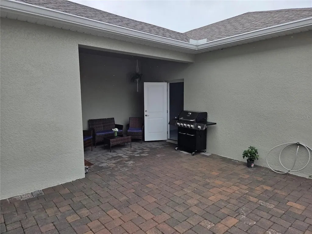1686 Contentment Loop Kissimmee FL 34744