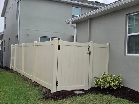 1686 Contentment Loop Kissimmee FL 34744