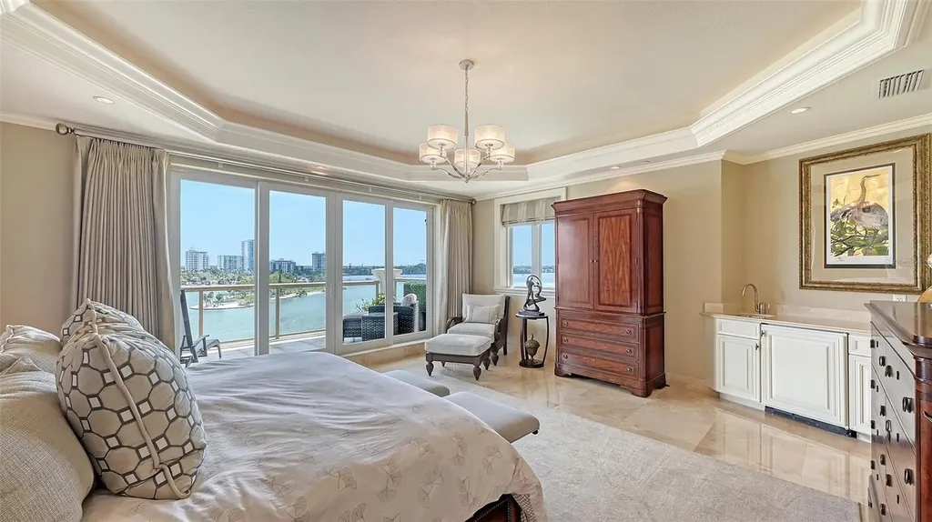 464 Golden Gate Point Sarasota FL 34236