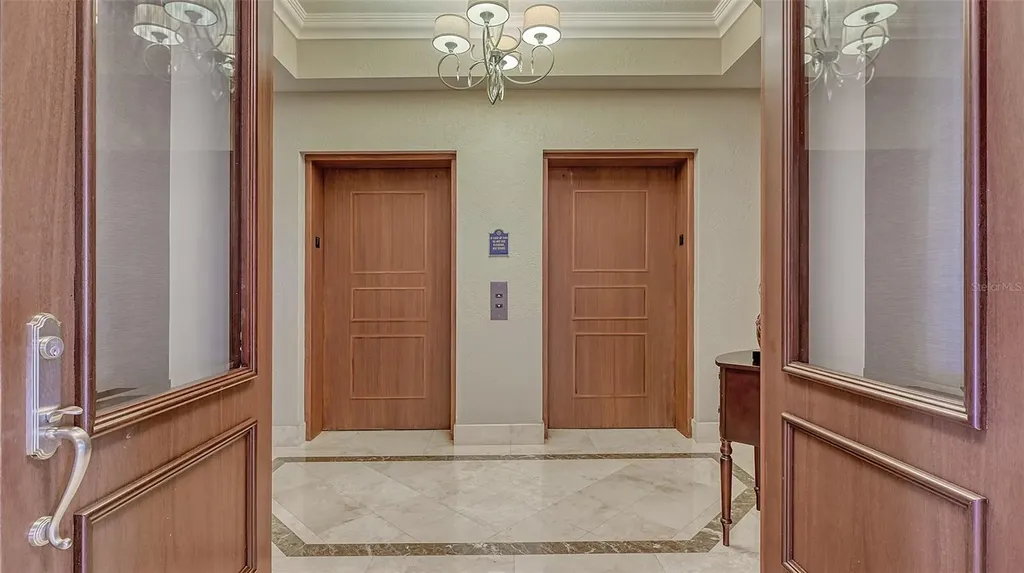 464 Golden Gate Point Sarasota FL 34236