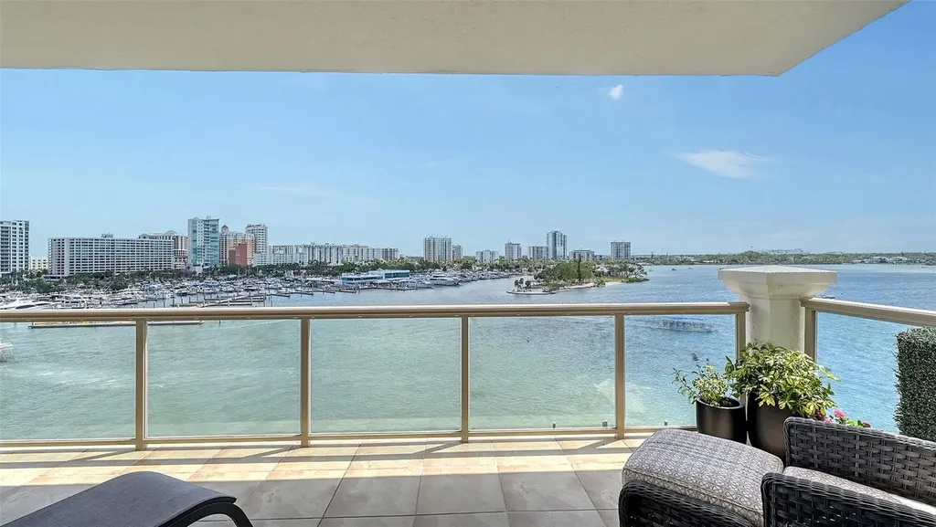 464 Golden Gate Point Sarasota FL 34236