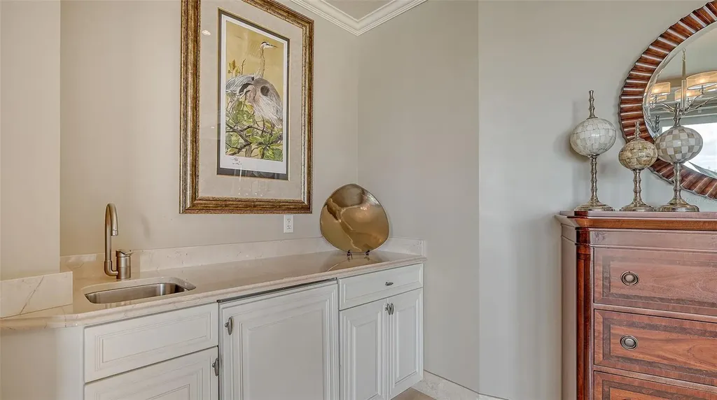 464 Golden Gate Point Sarasota FL 34236