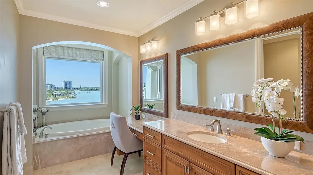 464 Golden Gate Point Sarasota FL 34236