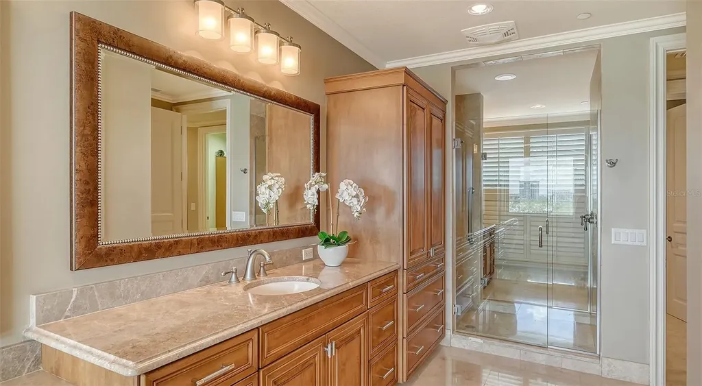 464 Golden Gate Point Sarasota FL 34236