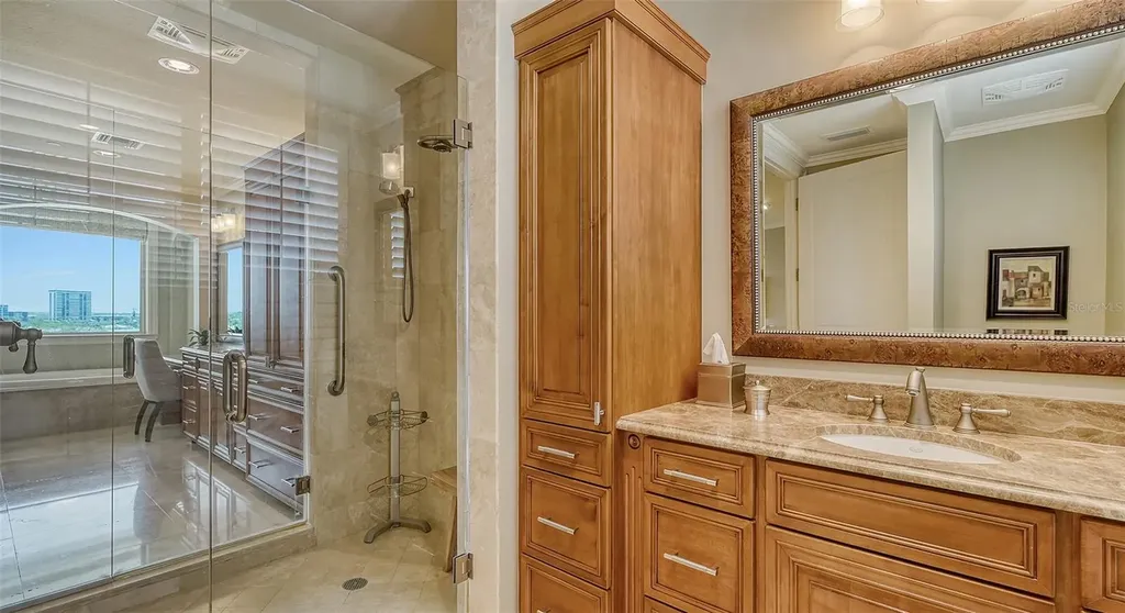 464 Golden Gate Point Sarasota FL 34236