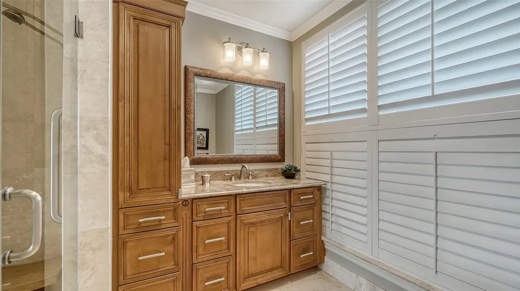 464 Golden Gate Point Sarasota FL 34236