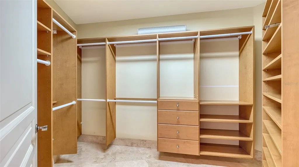 464 Golden Gate Point Sarasota FL 34236