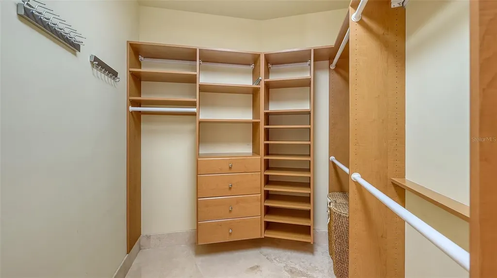 464 Golden Gate Point Sarasota FL 34236